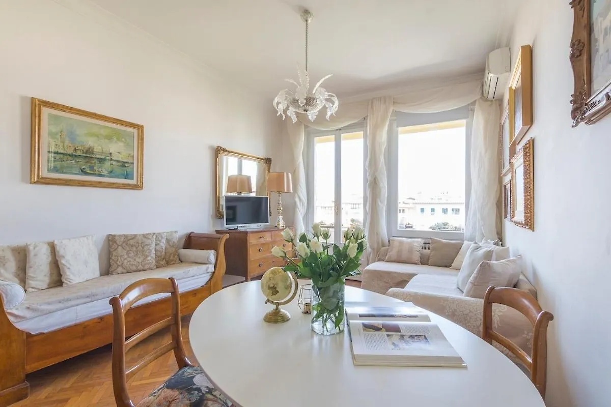 Apartment Wonderful Terrace Over Ponte Vecchio With Elevator Florence