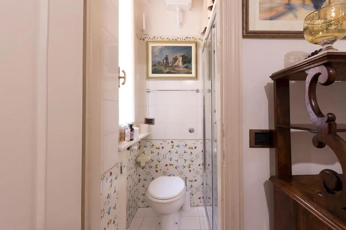 Wonderful Terrace Over Ponte Vecchio With Elevator Florence Apartment