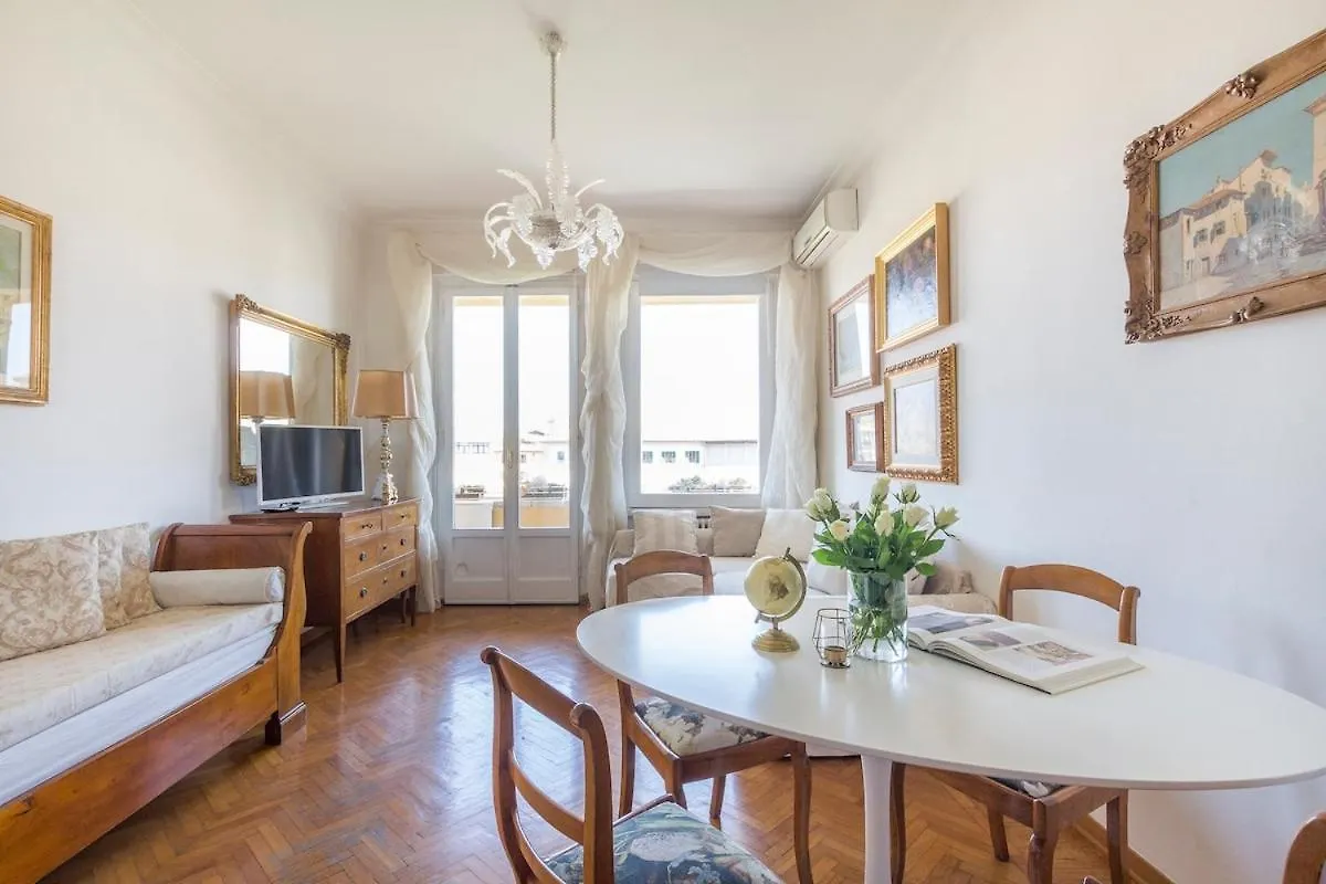 Wonderful Terrace Over Ponte Vecchio With Elevator Florence Apartment