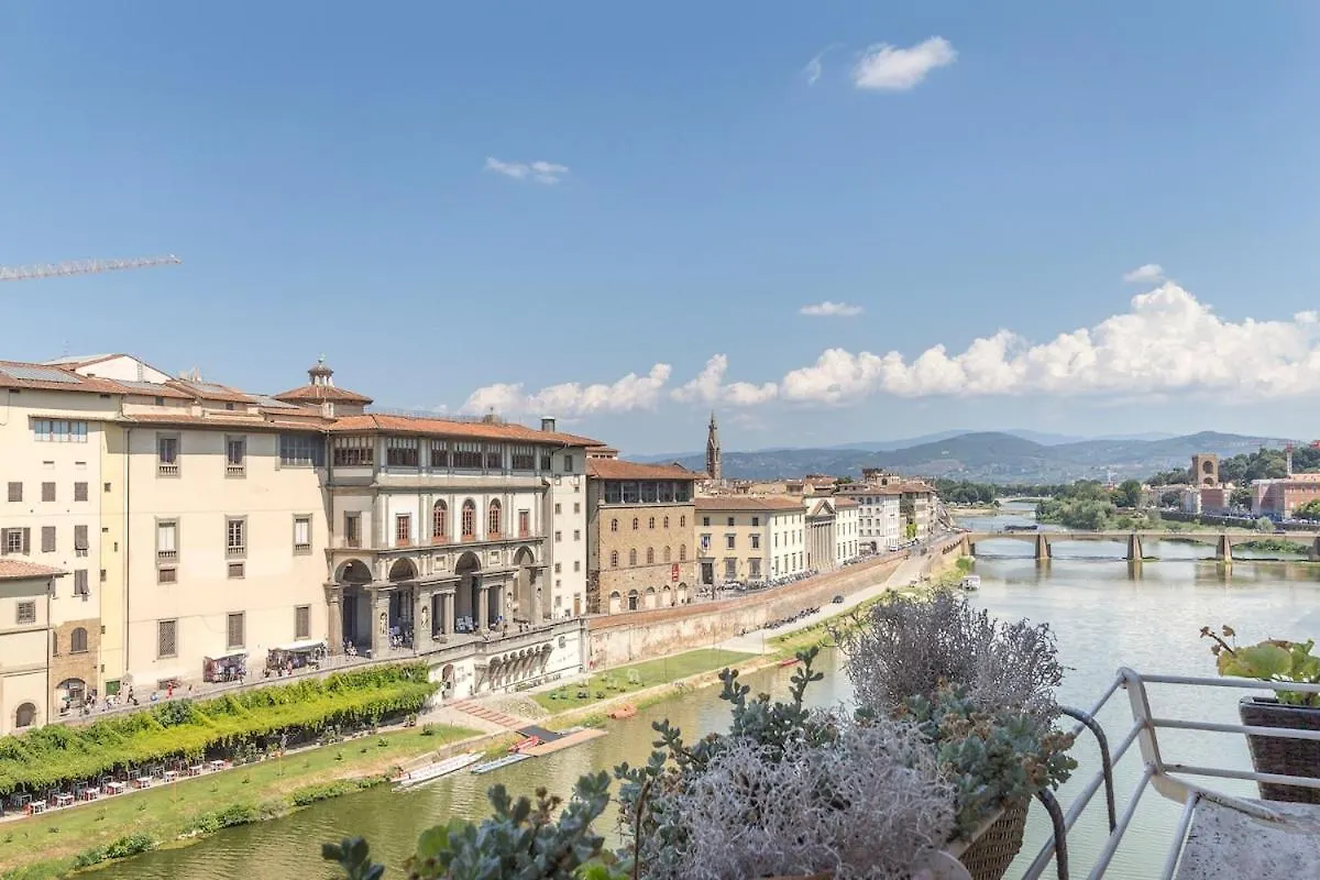 Apartment Wonderful Terrace Over Ponte Vecchio With Elevator Florence