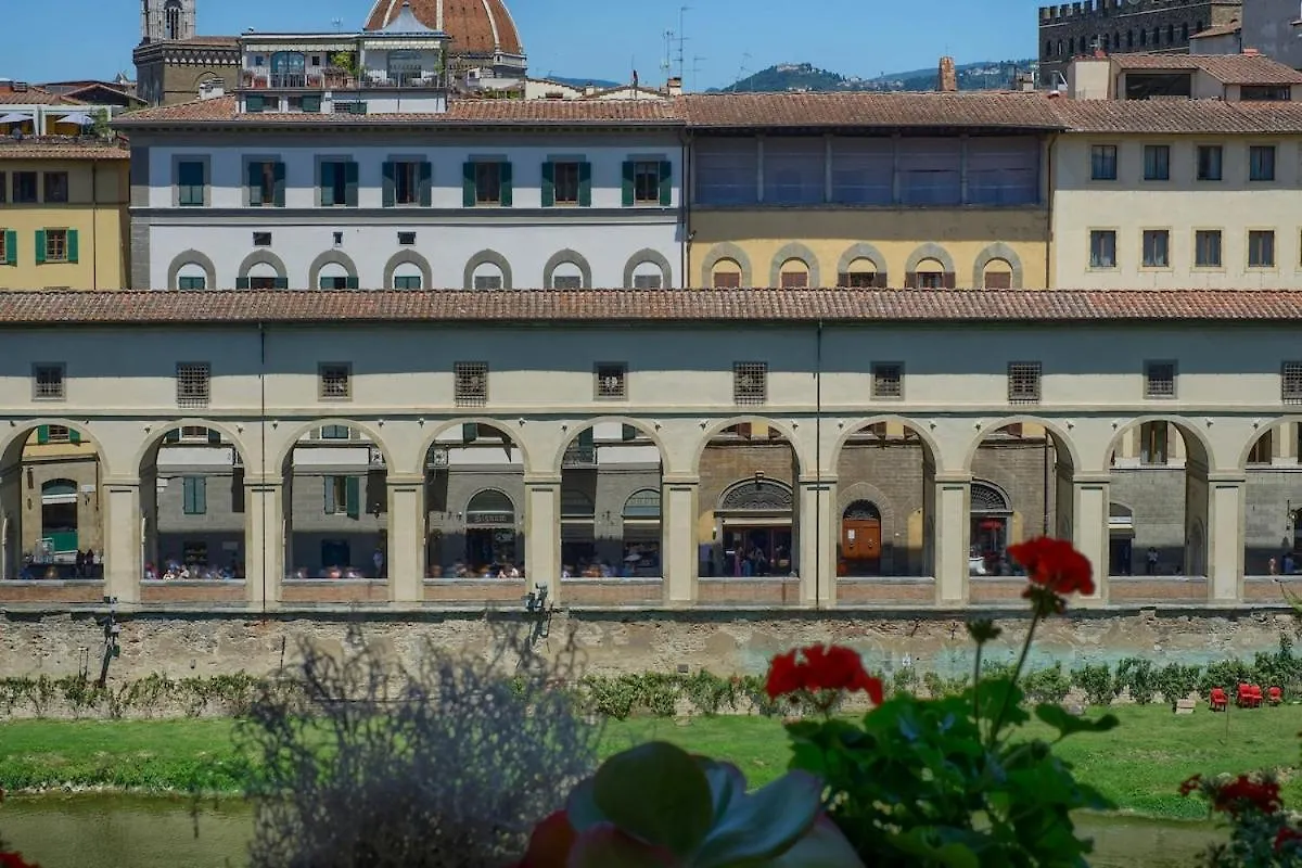 Apartment Wonderful Terrace Over Ponte Vecchio With Elevator Florence