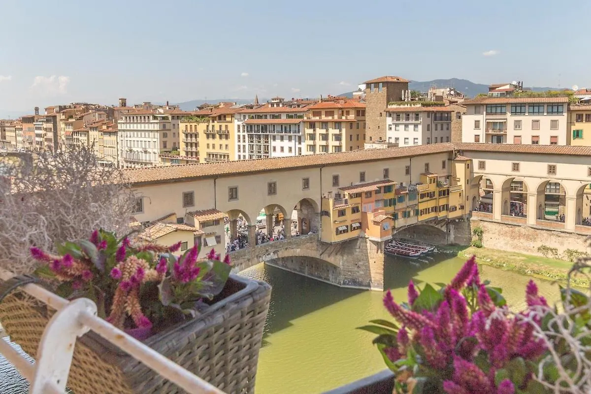 Wonderful Terrace Over Ponte Vecchio With Elevator Florence Apartment