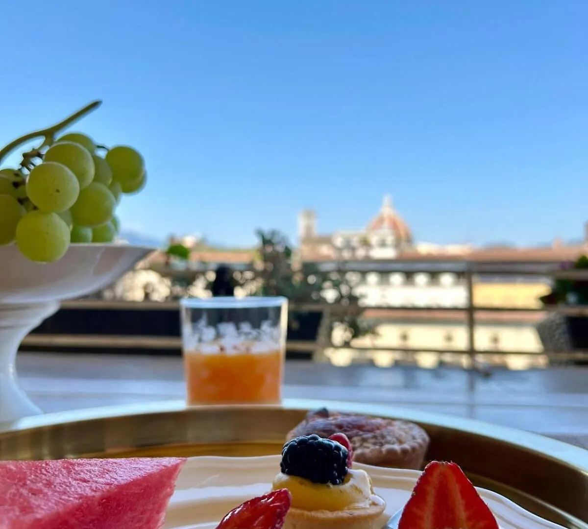 Apartment Wonderful Terrace Over Ponte Vecchio With Elevator Florence Italy